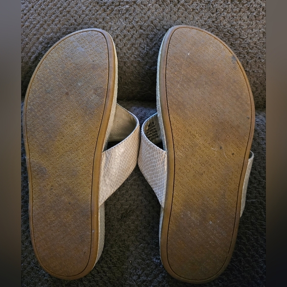 Bandolino Womens  Tan Sandals with Cushioned Footbed Pre-owned Size 7. - Picture 4 of 4